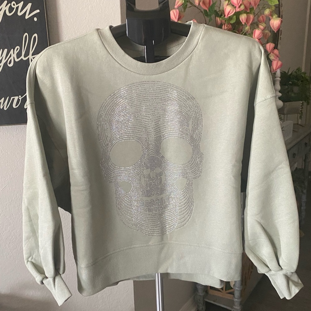 Bling Crystal Skull Sweatwhirt NWT